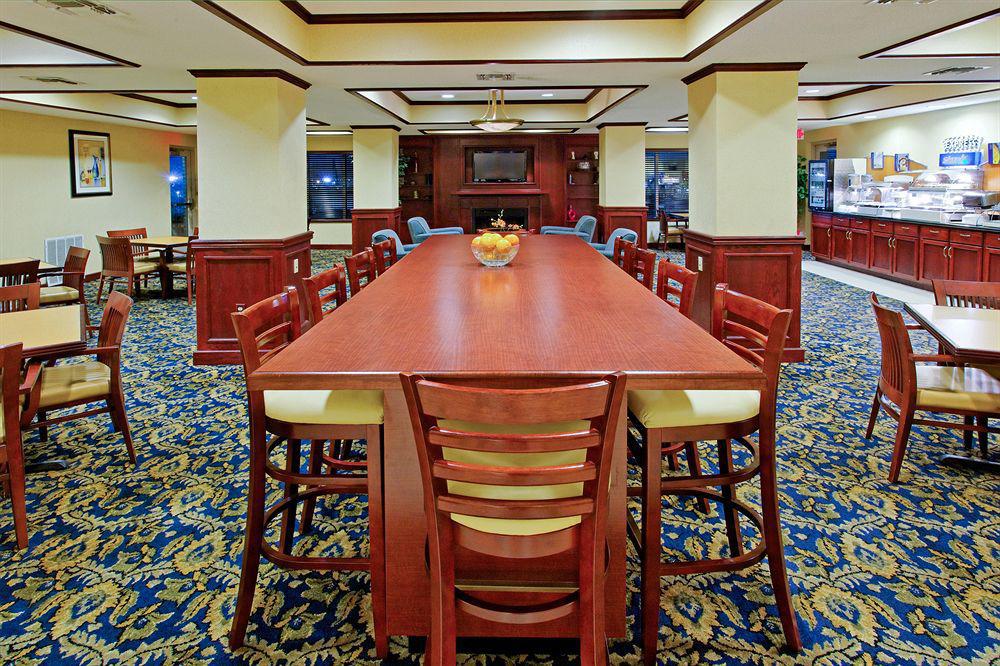 Holiday Inn Express & Suites San Antonio West Sea World Area By Ihg Ресторан фото