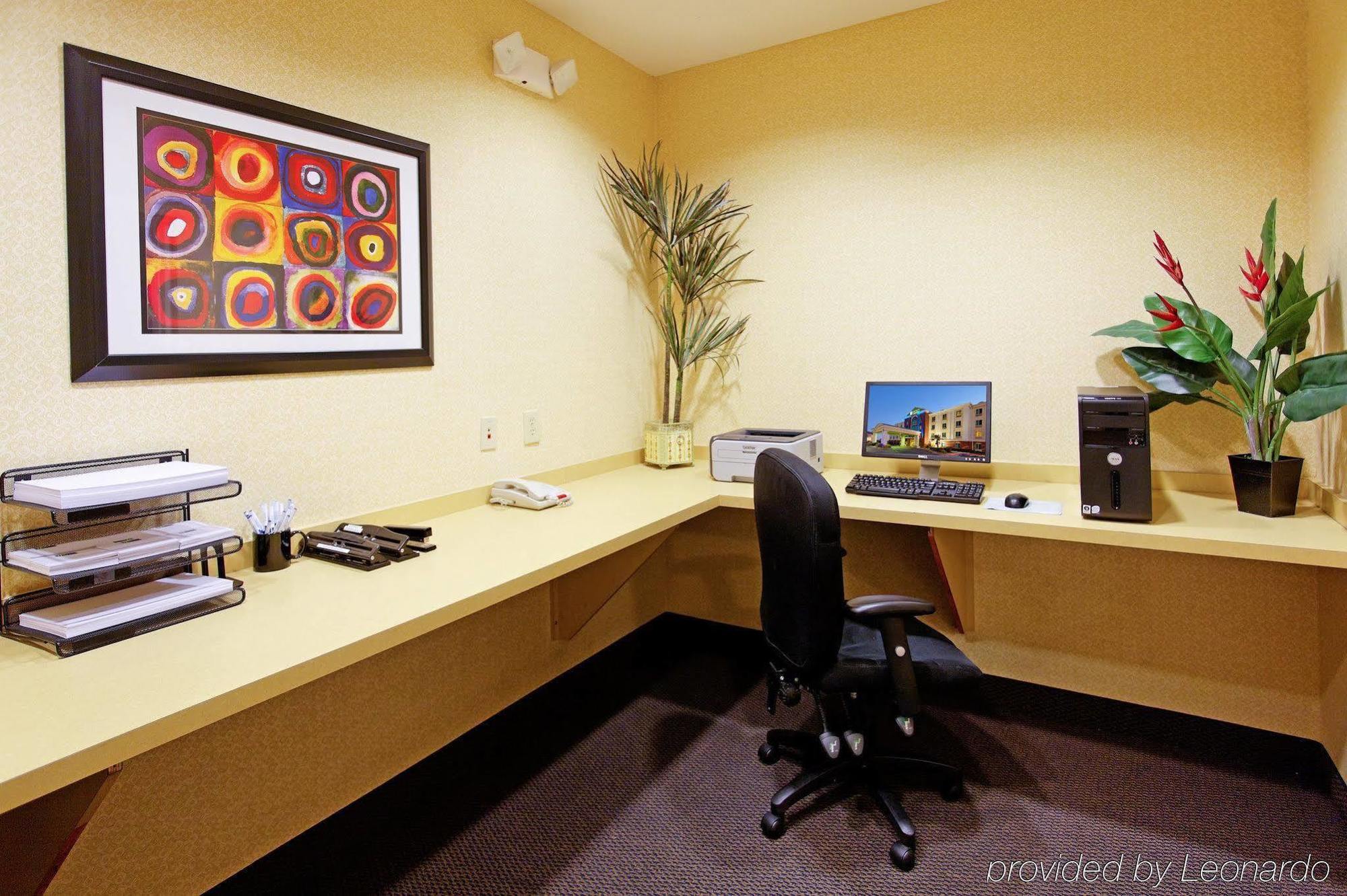 Holiday Inn Express & Suites San Antonio West Sea World Area By Ihg Удобства фото
